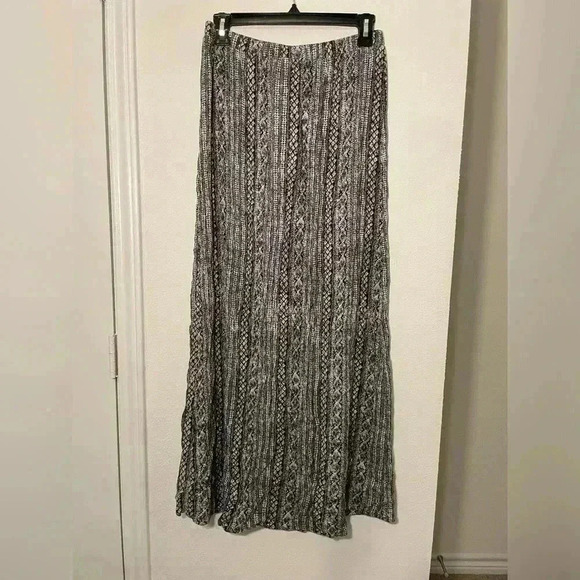 Mossimo Womens Patterned Maxi Skirt Black Size Medium M Front Slit Elastic Waist - Picture 7 of 7